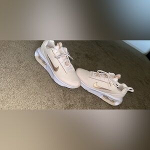 Nike Air Max Women’s Size 7
